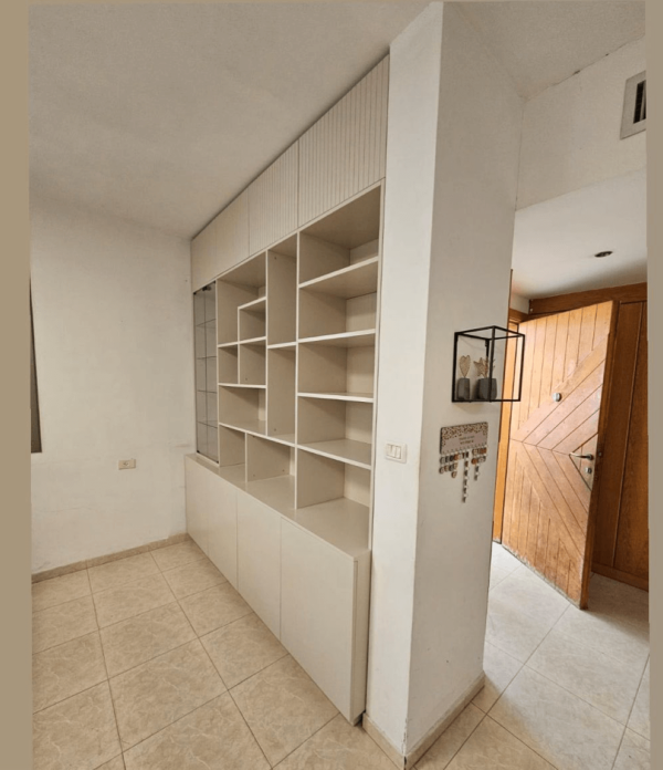 ספריה מעץ בצבע בתנור דגם קלאס